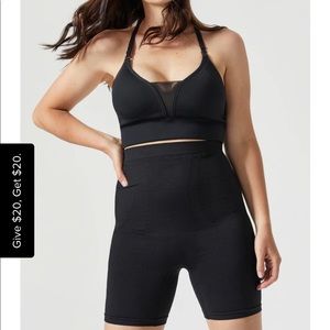 Blanqi  tummy support maternity shorts large